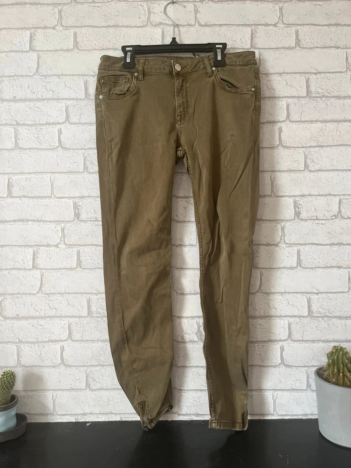Pantalon slim kaki – Taille 40 – Zara